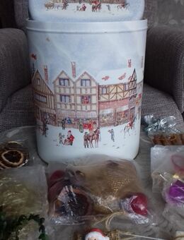 Aufbewahrungsdosen mit Weihnachtsdeko - Dortmund Wambel