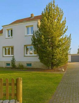 Großzügiges Mehrgenerationen-Anwesen in Alleinlage - 2 sanierte Doppelhaushälften auf 2.500 m² Grund - Erwitte