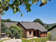Fränkische Schweiz. Feriendorf Obernsees. Gemütlicher Bungalow gleich neben der Therme. Einziehen können Sie sofort. - Mistelgau
