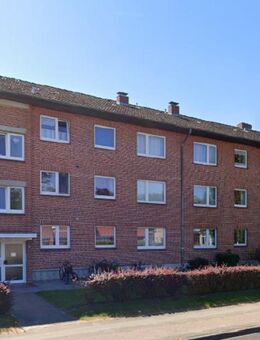 Kapitalanlage mit Potenzial: 4-Zimmer-ETW mit Loggia & Stellplatz in Husum - Husum (Schleswig-Holstein)