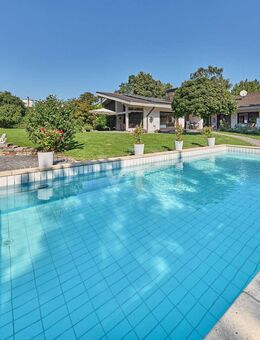 Eindrucksvolle Villa mit Gartenparadies und vielseitiger Komfortausstattung - Pfaffing