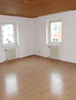 Buchbach: geräumige zentral gelegene 3-Zimmer-Wohnung, 1. OG, ohne Balkon, ohne EBK, ohne Stellplatz - Buchbach