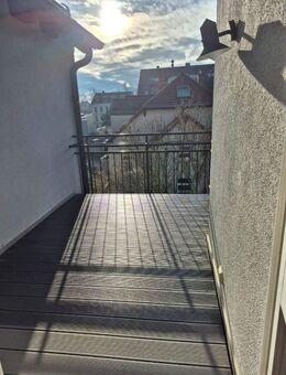 // 2- Zimmer Dachgeschoss-Maisonette mit EBK, Balkon und TG-Stellplatz // frei ab sofort - Leipzig