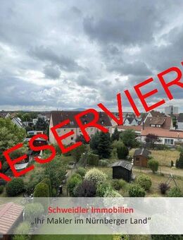 Penthouse-Feeling: Top 2-Zimmer-Wohnung mit großer Dachterrasse und Fernblick zum Moritzberg in Lauf - Lauf (Pegnitz)