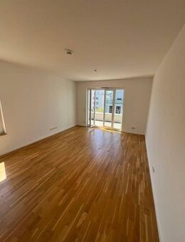 Moderne Wohlfühloase mit Einbauküche, Fußbodenheizung und Balkon - Berlin