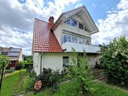 Ruhe und Platz, auch für 2 Generationen: Ein-/Zweifamilienhaus mit Doppelgarage in Warstein! - Warstein