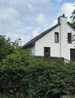 Charmantes Familienhaus mit Garten und Garage in 66117 Saarbrücken - Saarbrücken