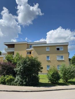 Möblierte 4-Zimmer-Penthouse-Wohnung mit 2 Balkone, Aufzug in Isny-Wohngebiet - Isny (Allgäu)