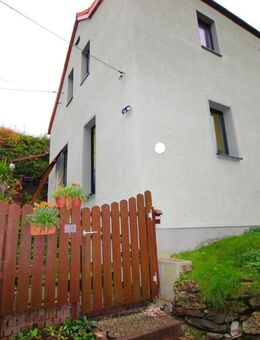 Doppelhaushälfte mit großem Garten sucht neuen Eigentümer! - Netzschkau