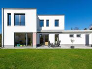 Bezugsfrei: Moderne Architektenvilla mit hochwertiger Ausstattung & sonnigem Garten in Berlin-Karow - Berlin