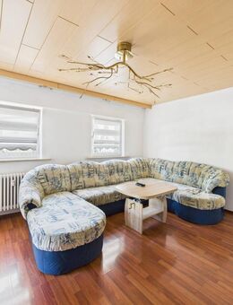 Großes Zweifamilienhaus mit Schlossblick - 9 Zimmer mit Charme - Simmelsdorf