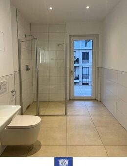 Barrierefreie Dachwohnung mit 2 Balkonen an der Elbe in beliebten HafenCity! Erstbezug! - Dresden