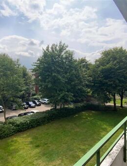 Helle, gut aufgeteilte 2 Zimmer mit Balkon und PKW-Stellplatz in ruhiger Lage Gartenstadt-Vahr - Bremen