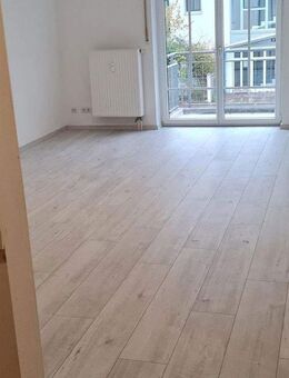 1 Zimmer Wohnung,Frisch saniert,neue EBK,Blk.,Tiefgarage,3 Gehminuten zum Bhf. - Klosterlechfeld