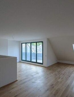 Berzdorf, Vierkanthofanlage, helle gemütliche 3,5 Zimmer, 122 m² im DG, Sonnenbalkon, Tageslichtbad - Wesseling