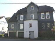 Zweifamilienhaus mit herrlichem Grundstück und Flusszugang in Arfeld - Bad Berleburg