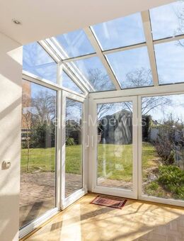 Einfamilienhaus mit Einliegerwohnung, Garage, Carport und Garten - Köln