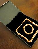 Korallenperlen-Schmuckset - Halskette und Armband, Halskette mit Magnetschließe, Vintage Style in 16831