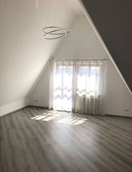 Exklusive 3-Zimmer-Dachgeschosswohnung mit EBK in Bad Marienberg - Bad Marienberg (Westerwald)