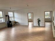 4 Raum Wohnung, Kaminofen, Balkon, 120 m2 1.OG, mitten in ZR , Gemeinschaftsgarten - Zeulenroda-Triebes