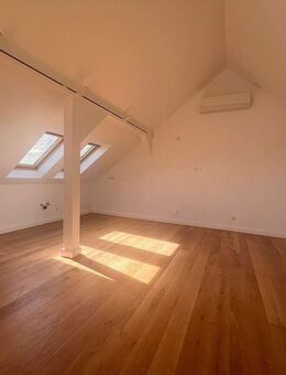 ZU VERKAUFEN: Traumhafte, komplett renovierte 4-Zimmer-Wohnung mit Loggia und Blick auf die Soester Wallanlage! - Soest