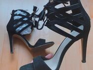 Schwarze High Heels mit Schnüren - Frankfurt (Main)