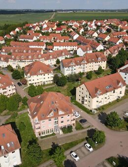 Traumhafte 2 Zimmer Wohnung mit Balkon, Einbauküche und Stellplatz - Salzatal