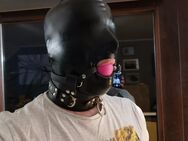 Blowjob mit Latexmaske - Mettmann