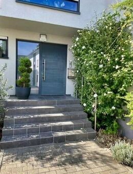 Architektonisches Highlight: modernes Wohlfühlhaus ! - Beindersheim