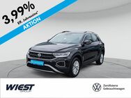 VW T-Roc, 1.0 Life BEATS, Jahr 2023 - Darmstadt