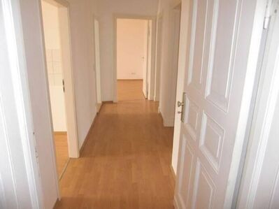 INDIVIDUELLE 3-ZIMMER-FAMILIENWOHNUNG MIT SÜDBALKON NAHE KITA, GRUNDSCHULE UND LEHNITZSEE
