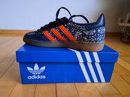 Adidas Sneaker für Damen in Blau/Orange, Gr. 6 - Königswinter