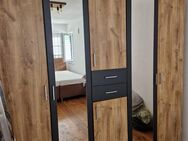 Schlafzimmer Kleiderschrank und Bett - Ingolstadt