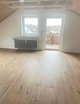 Modernes Wohnen über den Dächern. Stilvoll renovierte Dachgeschosswohnung - Bad Dürrheim