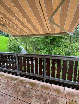Traumhafte 3-Raum-Wohnung mit Balkon und Einbauküche im Grünen mit neuen Fußböden! - Breitenbrunn (Erzgebirge)