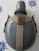 Antike Militär-Feldflasche mit Becher, Aluminium in 8810