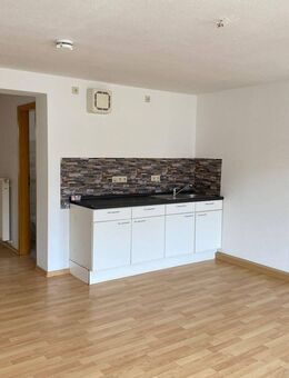 Einziehen & wohlfühlen: Helle Wohnung im Zentrum - Hainichen (Sachsen)