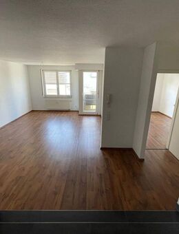 Moderne 2-Raum-Wohnung mit Balkon in Tamm - Tamm