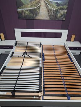 Komplette Bettanlage mit 2 Lattenrosten und Nachtränkchen - Hermsdorf