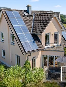 Rarität! Stilvolles Architektenhaus mit Wellnessbereich und großem Garten in Traumlage bei Kulmbach - Kulmbach