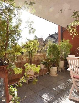 Leben und Wohnen mitten in Villingen sonnige 3-Zi.-Wohnung mit Einbauküche, Balkon, Aufzug, Keller und Duplex-Stellplatz in der Tiefgara - Villingen-Schwenningen