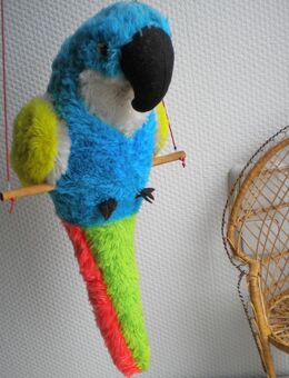 Papagei auf Stange zum hinhängen,macht Überschläge und brummt,Stoff,fester Körper,Alt,ca. 41 cm - Linnich