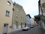 Mehrfamilienhaus mit kleiner Werkstatt und traumhaften Blick auf den Palas - Ausbau potenzial - - Burghausen