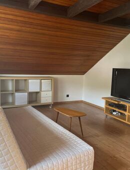 2 1/2 Zimmer Dachgeschoss Wohnung - Stuttgart