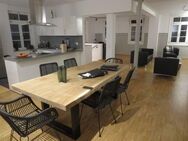 Luxuriöse Maisonette-Wohnung im Loftcharakter mit hochwertiger Einbauküche - Standard der Extraklasse!!! KfZ-Stellplatz, kleine Terrasse im Freien - Stuttgart