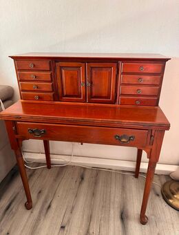 Eleganter Vintage-Sekretär mit Stuhl - Schiffdorf
