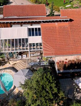 *JUWEL AUF DER OSTALB* Architektenvilla mit Pool, Luxusausstattung und einer ELW in Böhmenkirch - Heidenheim (Brenz)