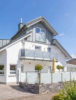 Freistehend + topgepflegt: 2-Parteienhaus mit gehobener Ausstattung u. v. m. - Grafschaft