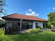 „Bungalow“ mit Walmdach in der Stadt Eschwege, massiver Vollkeller, Garten, Carport, ruhige Wohnlage - Eschwege