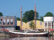 Wohnschiff mit Raum zum Leben und Hafenkino - Neustadt (Holstein)